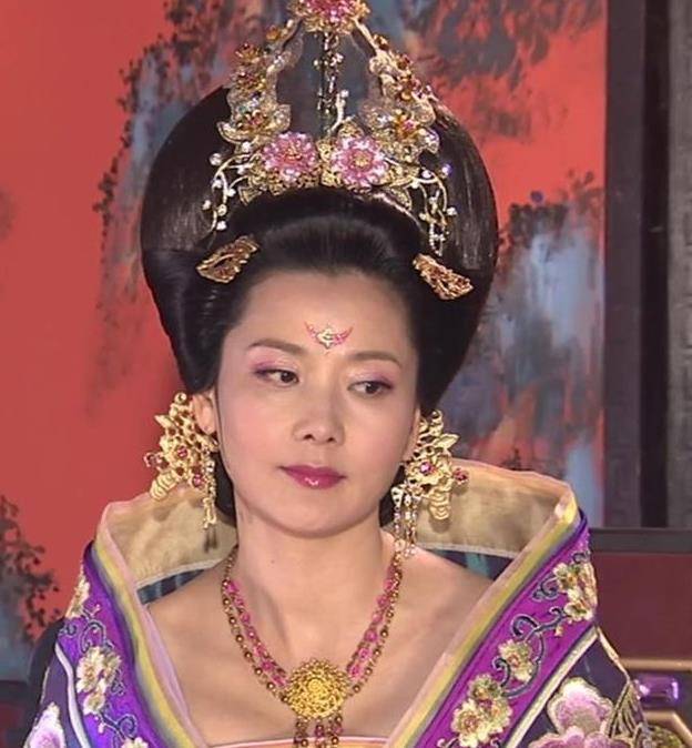 竟与儿媳先后成为皇帝宠妃,为儿子费尽心机最后惊吓而死_唐玄宗