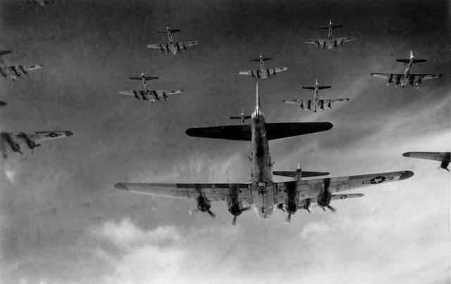 就花掉了半个曼哈顿计划的预算,但命中率只有7%_轰炸机群_精度_炸弹