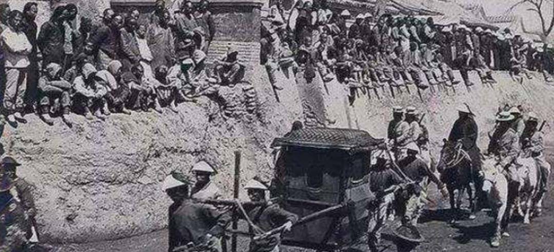 慈禧"真实照片",被美国博物馆收藏至今,她真实相貌其实是这样