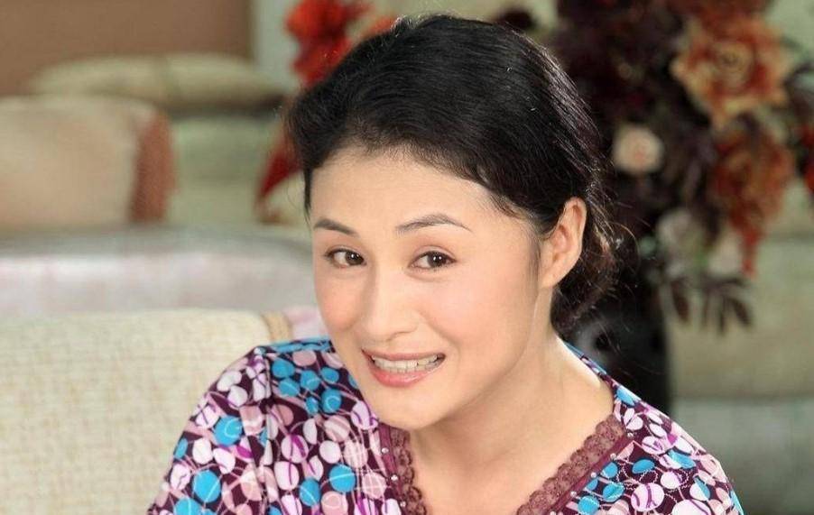 赵本山也不好推脱,将马大帅中哑女的角色,交给了于月仙