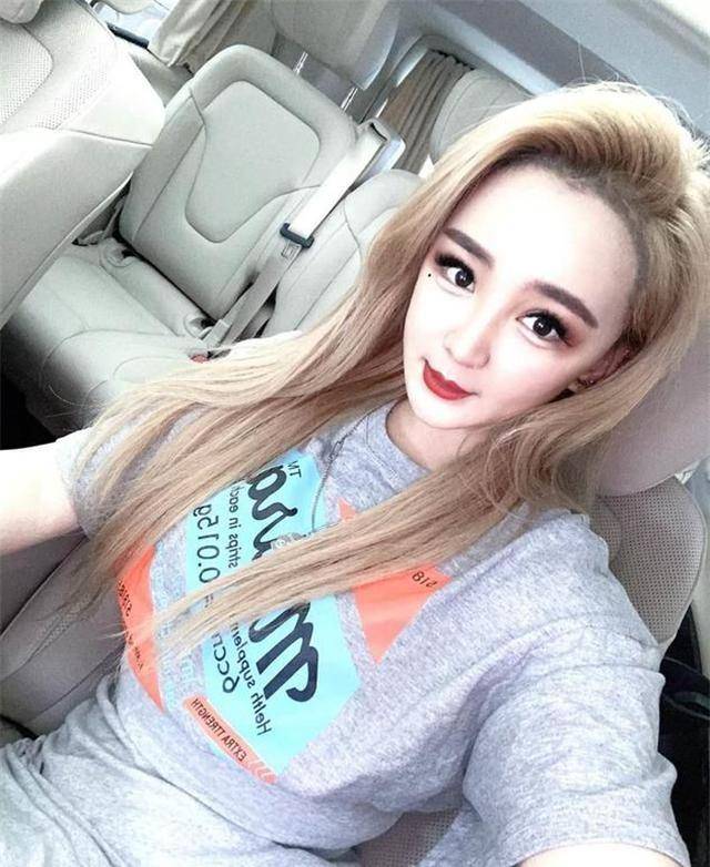 娃娃坐拥千万粉丝,16岁摆地摊到身价上亿,靠野路子闯出一片天_李小美