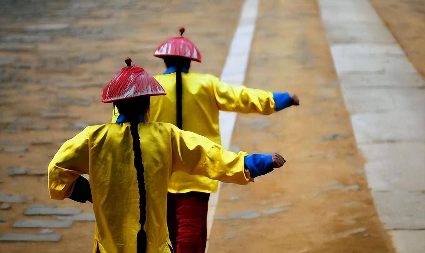 李定国后人降清后成为旗人,1912年恢复汉人身份,50年又改回满族