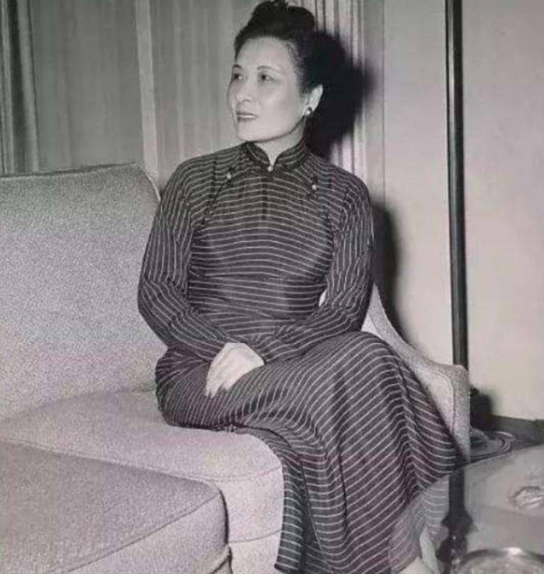 叶霞翟与胡宗南也是老乡,她不顾家人的反对,靠着自己的努力考上了大学