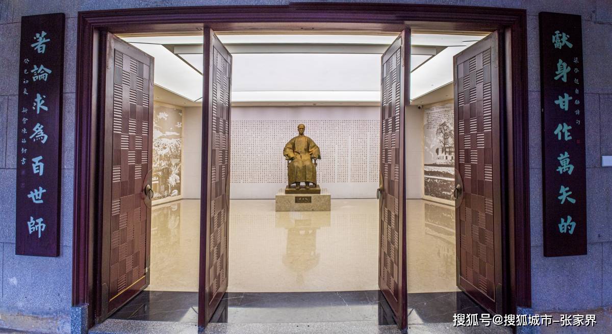 这些高耸入云的建筑,不仅展示了西安的崭新面貌,更是现代科技与文明的