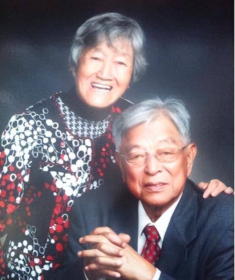 马静芬:从褚时健夫人到女企业家,丈夫去世她在墓地做了两个举动