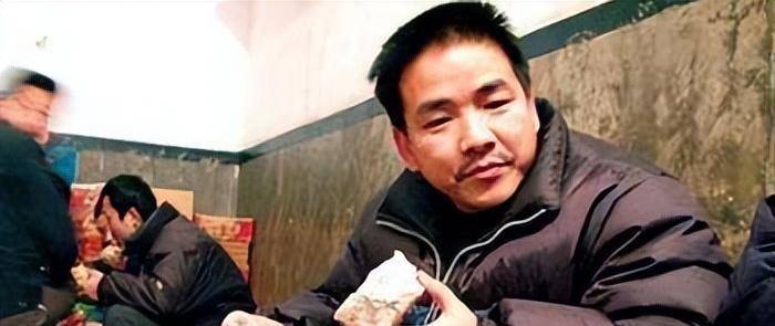 河南许昌黑老大"梁三",作恶十余年火烧胖东来,被捕后下场如何