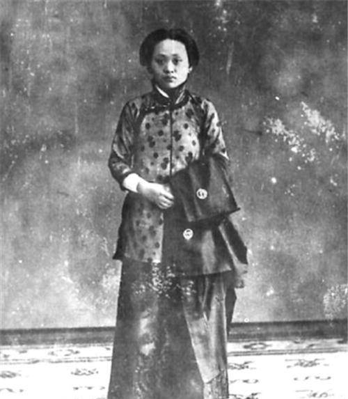 俗话说"湘女多情,鄂女多音",章太炎自己本身就是古汉语研究者,像是