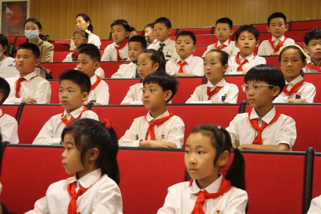 秀英语,展风采——绿地爱华学校小学部英语课本剧大赛