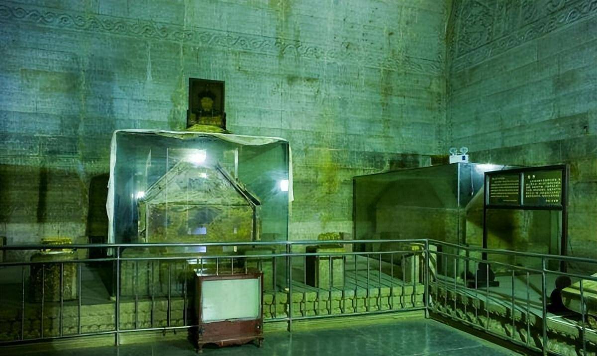 乾隆古墓不解之谜:棺材"自行移动",200多年美人尸体完好无损_陵墓