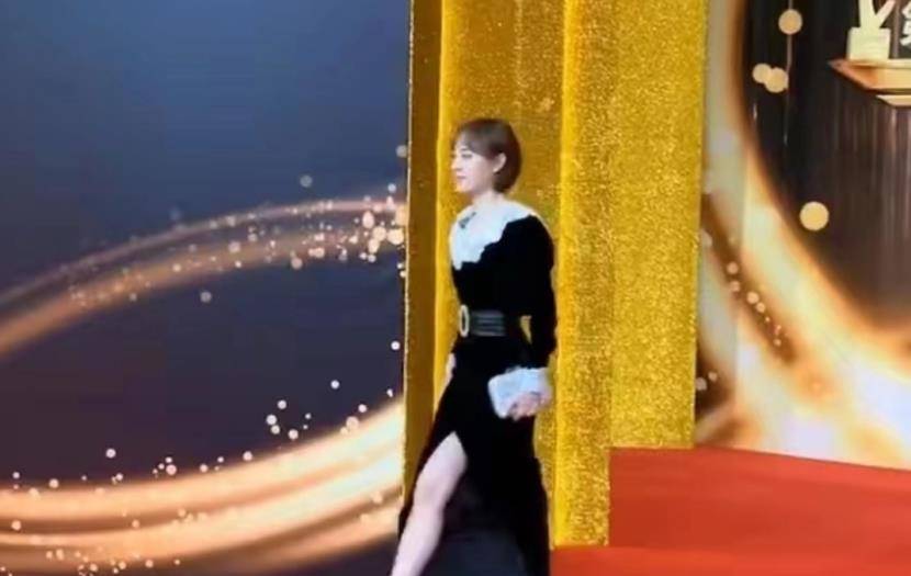 不动时貌美如花,一走路不敢直视_杨幂_景甜_姿势