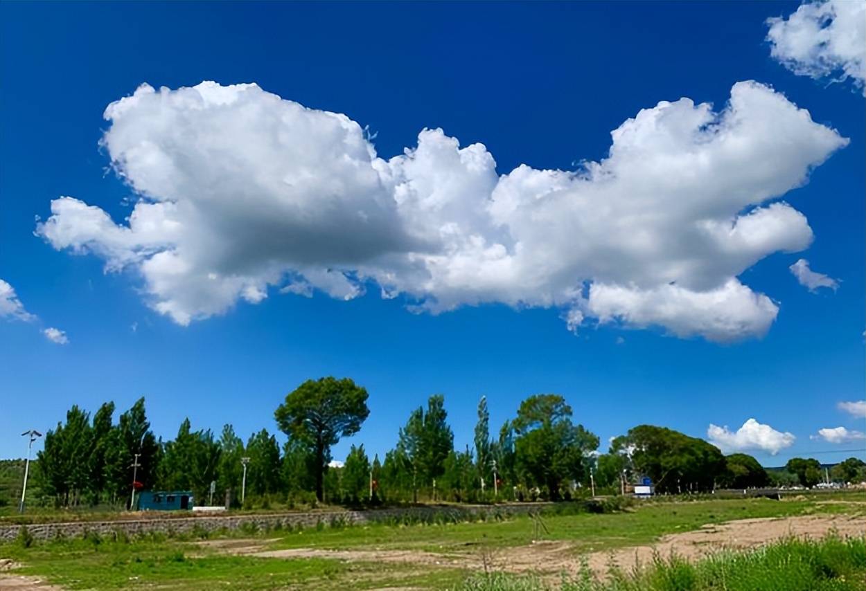 蓝天白云风景图片真实图片