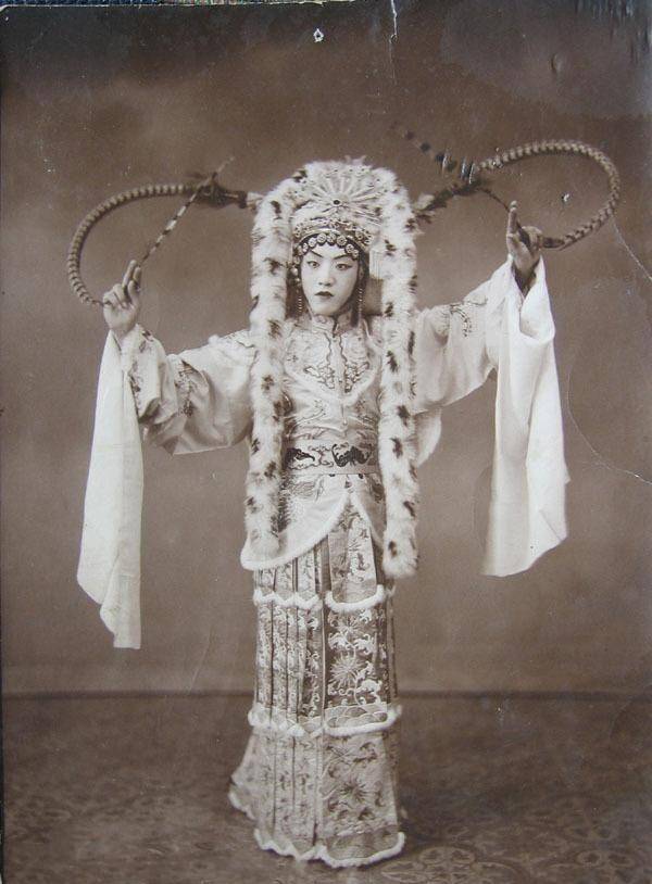 女装大佬林桂生:她当暗娼,开妓院,创青帮,与杜月笙关系不一般