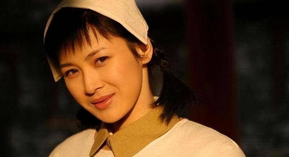 一直以为她们都退圈了,后来发现去演妈妈了,美人迟暮啊