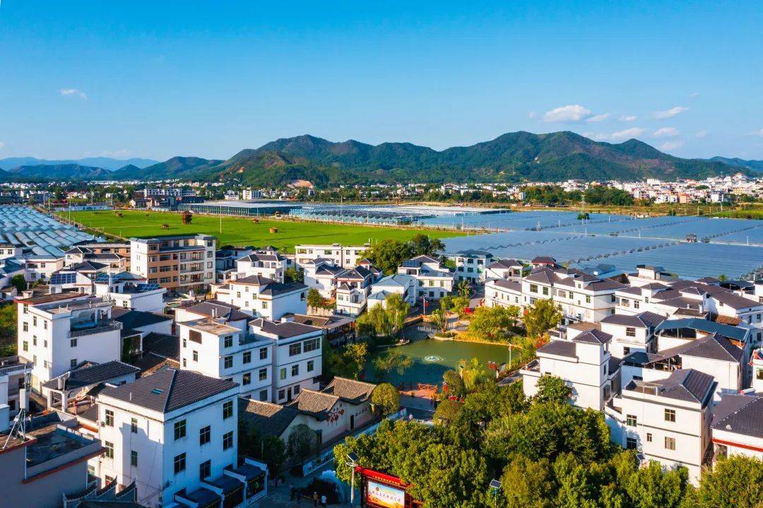 走进梓山潭头社区,品尝非遗小吃,体验非遗表演,感受芝麻开花节节高的