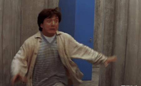 成龙招牌动作火了,广大网友争相模仿,喊话大哥能进成家班吗?