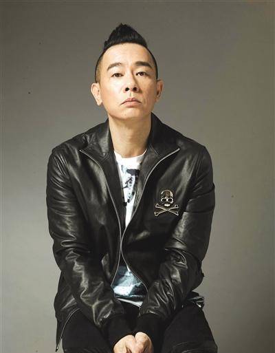 陈小春:从打工仔到亿万身家,长相平平为何能成最经典韦小宝?