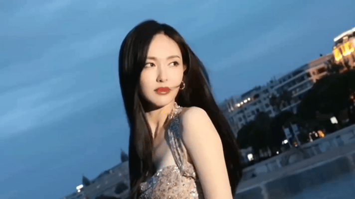 唐嫣戛纳红毯造型璀璨亮片刺绣亮相,首位官方特写镜头中国演员!