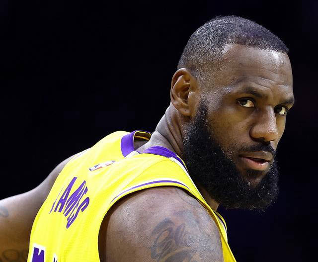 执着与绽放:詹姆斯超越时代的传奇