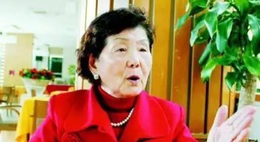 吴胜明:因走私入狱18年,老公背叛,独女自杀,81岁再成千万富豪