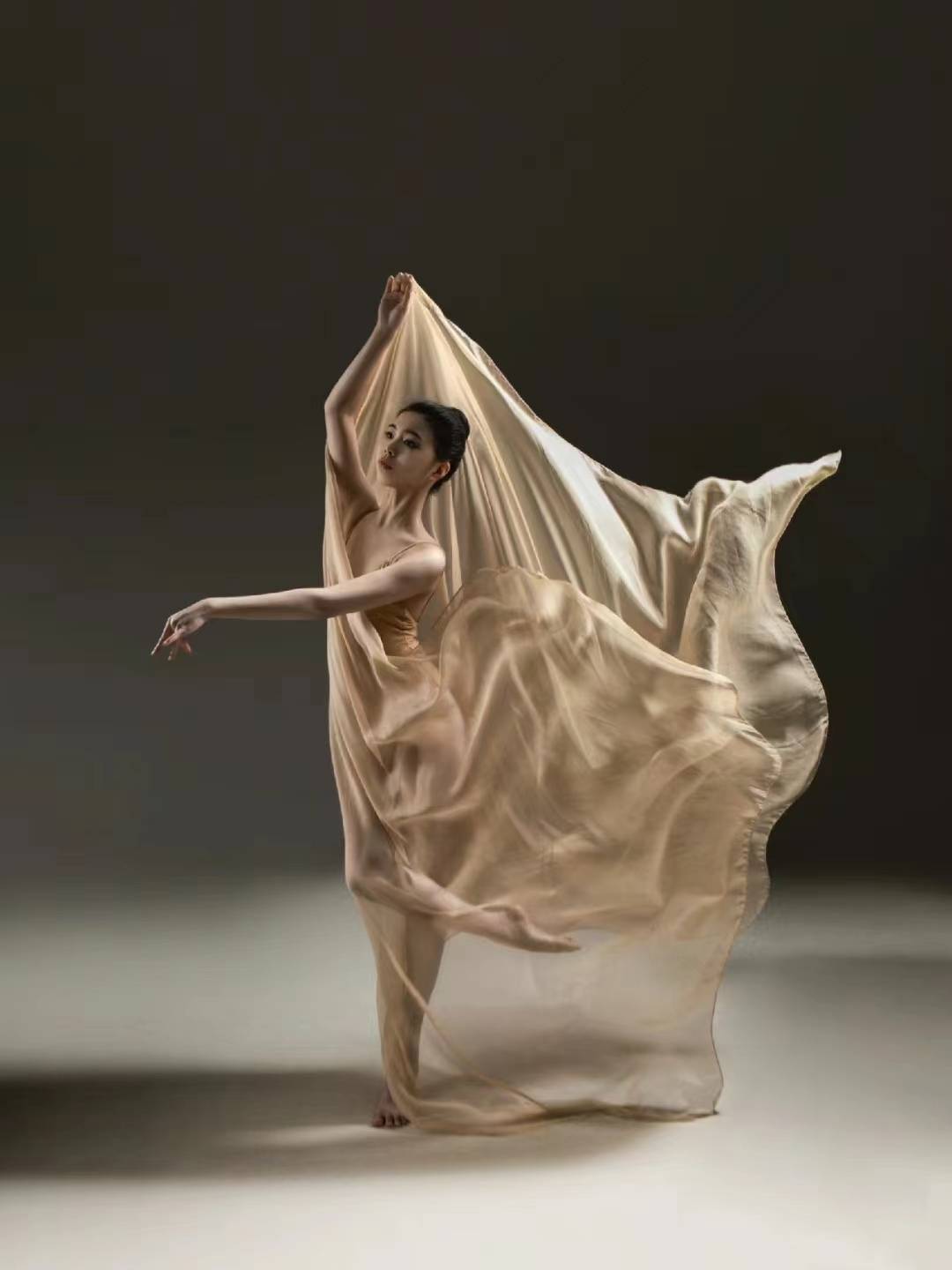 拍出了舞蹈生的软度美.高清完整版艺术写真鉴赏公众号艺星娱乐摄影.