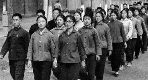 1988年辽宁姑娘遭养父侮辱,男友为复仇杀8人!枪决后她终身不嫁