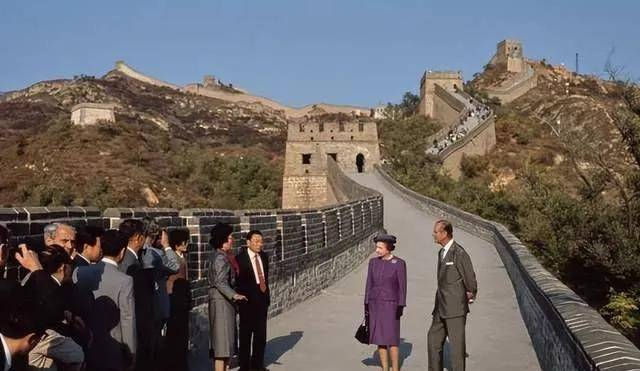 伊丽莎白二世访问中国图片