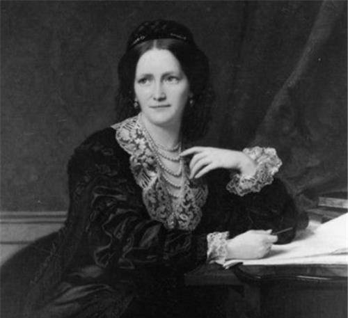 珍妮的早年生活并不如意,尽管来自富有的家庭,但家庭纷争,父亲挥霍无