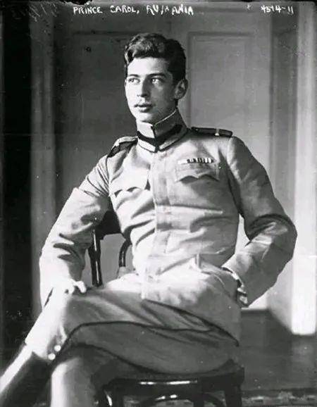 卡罗尔二世被抓回家之后,卡罗尔很是低眉顺眼了一回.