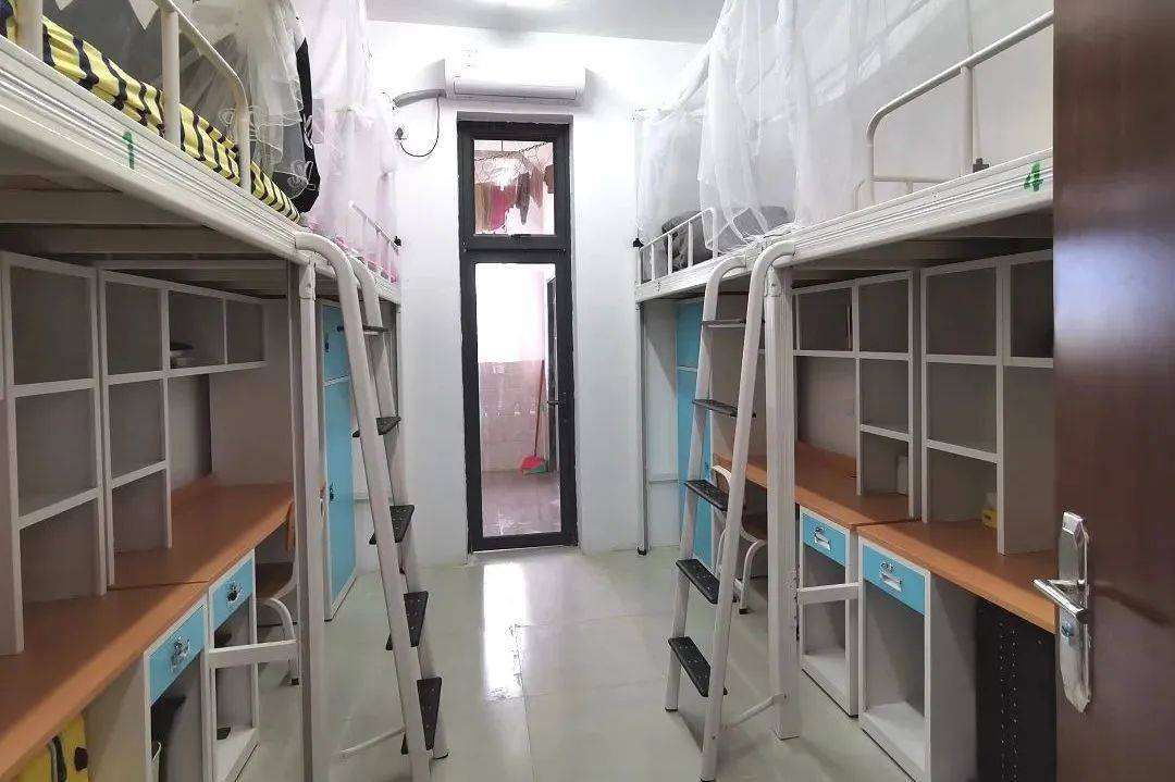惠州城市职业学院学校总共有10栋宿舍宿舍分别在西校区和东校区