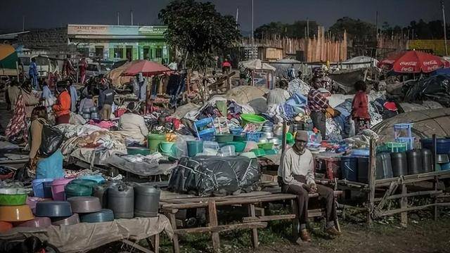 内罗毕罗,肯尼亚的经济中心,被誉为"东非小巴黎",在这里,人们既能欣赏