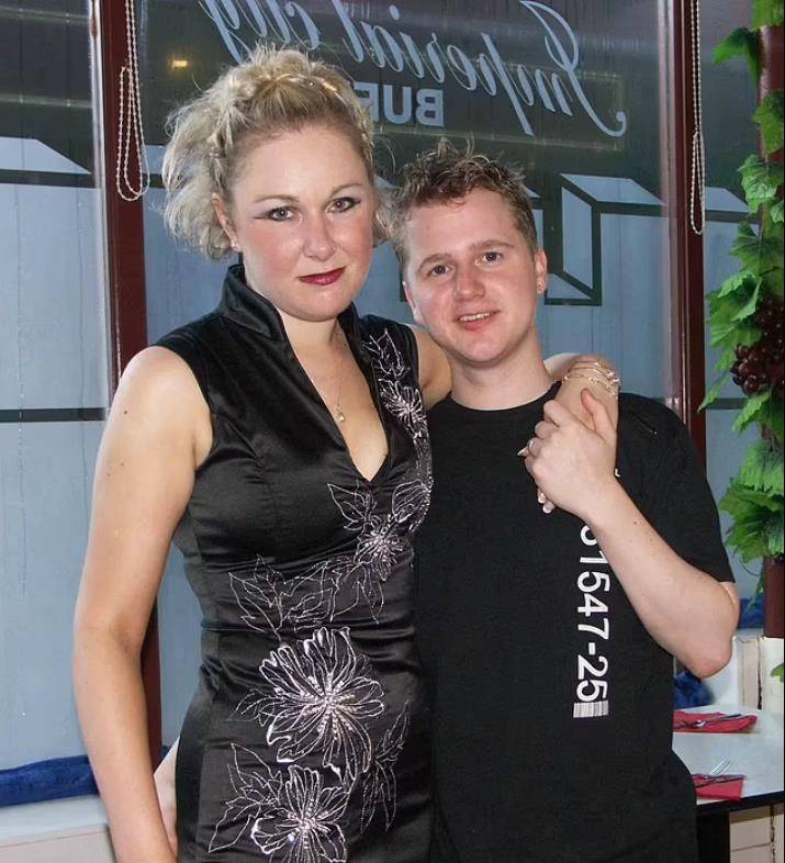 英国女子结婚成瘾,伪造身份嫁7个老公,屡次被判刑也不悔改