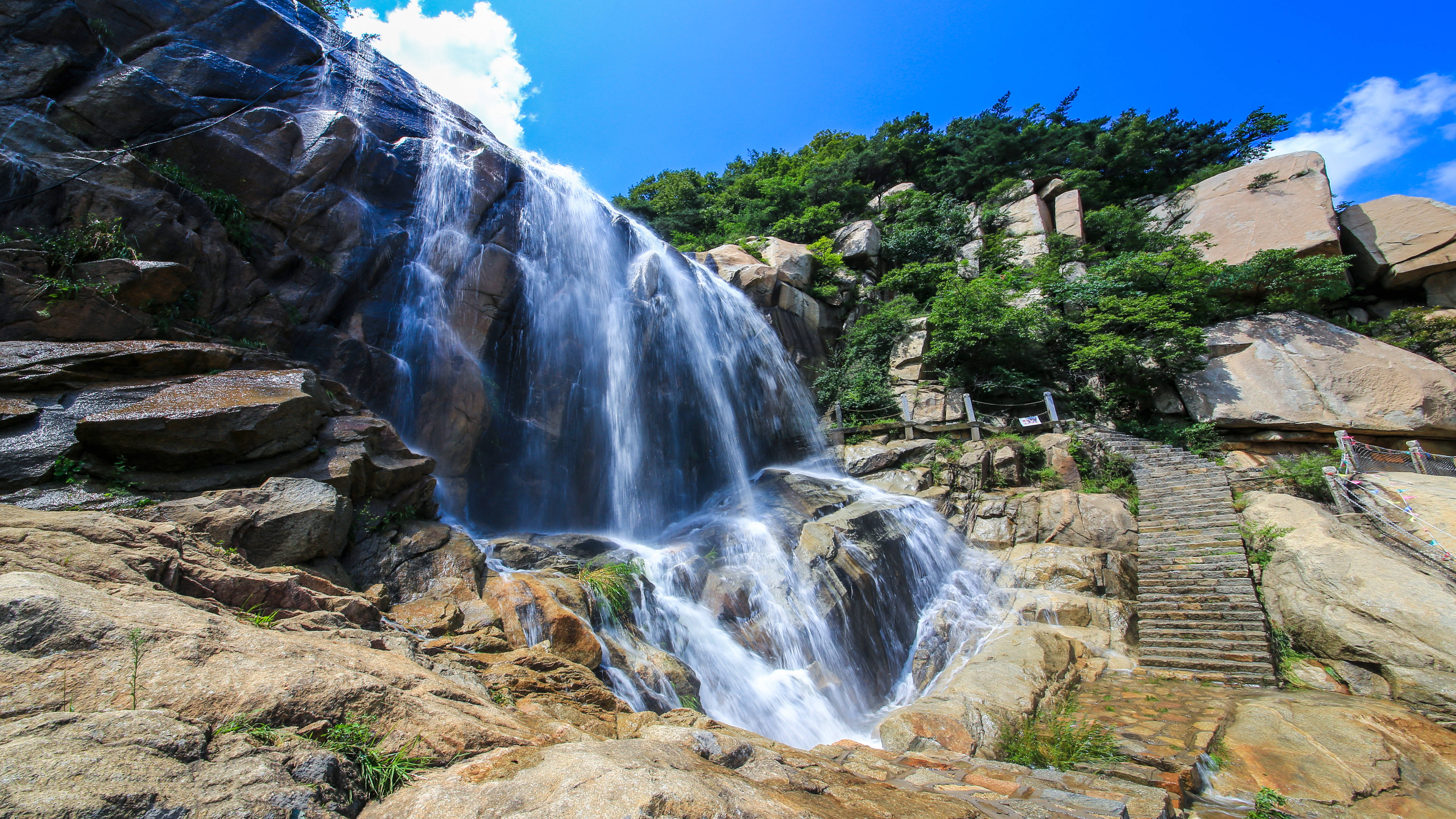 蒙山蒙山龙潭瀑布图片