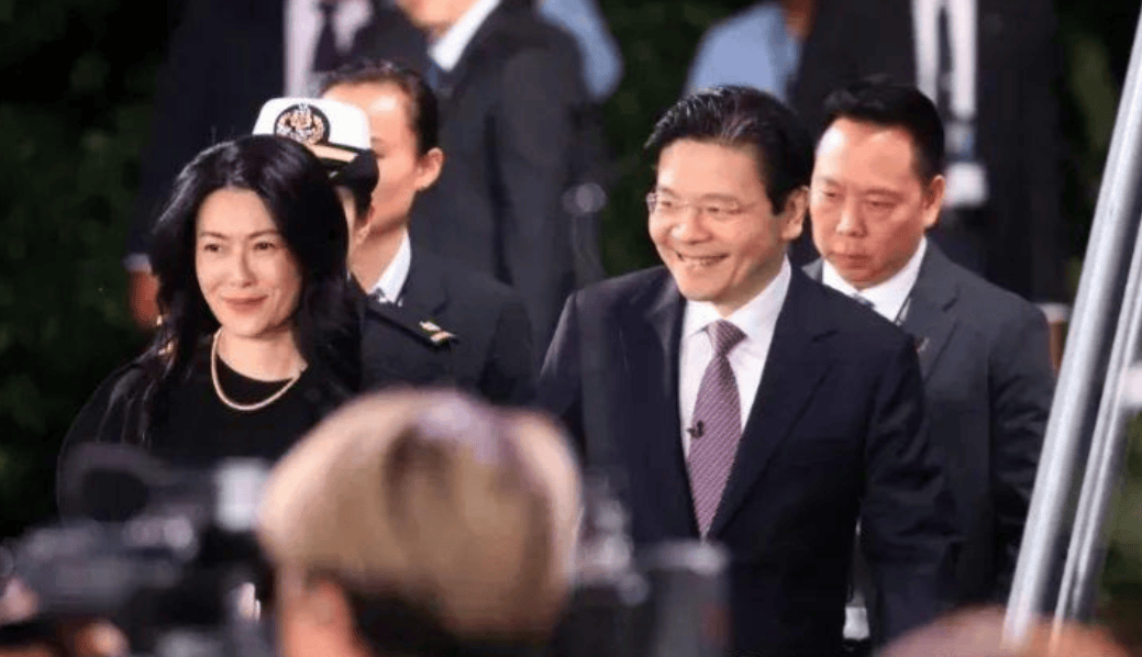 新加坡新总理夫人吕子蕊,穿小黑裙梳着自然卷发,超像名媛李富真