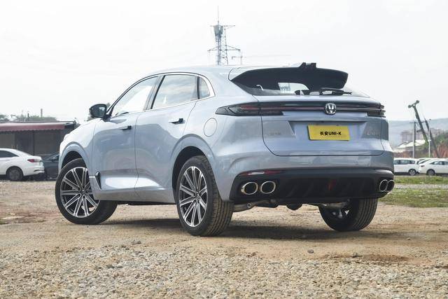 2024款长安uni-k旅行升级版上市,增加侧踏板,售价15.99万元