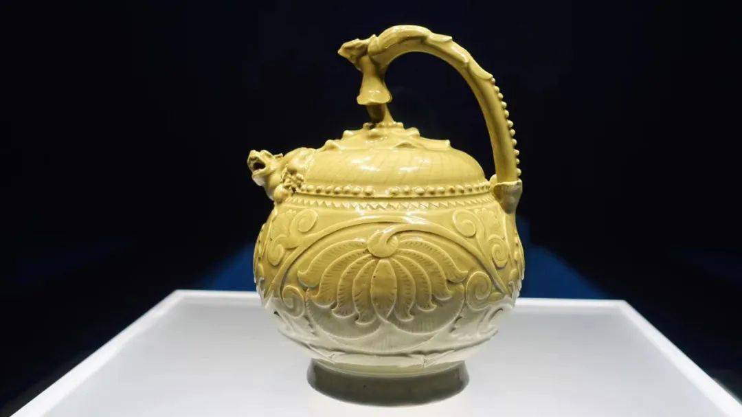 原理"壶倒置后从梅花孔灌水通过漏注(又称通心管)流入壶内利用连通器