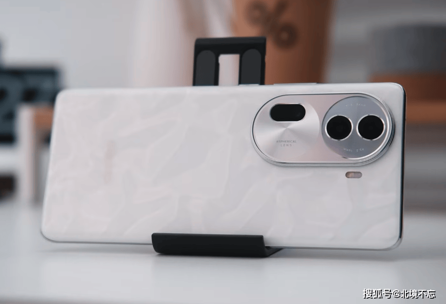 oppo单反级人像三摄手机,百万跑分 256gb,已经降到1899元