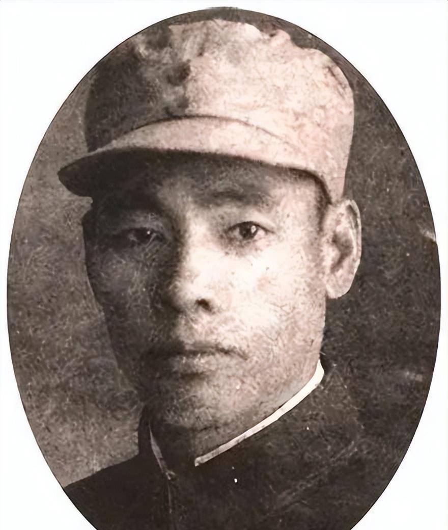 故事,则发生在上世纪四十年代初期,是一位侦察连连长刘锡琨的奇异经历