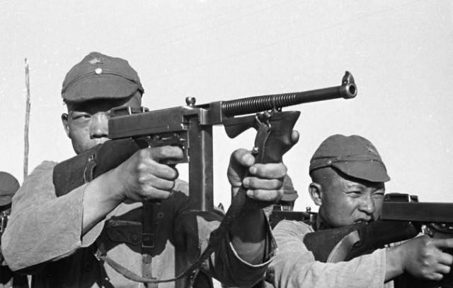 国军神枪手万云鹏:每次打仗只开一枪,日军用五根金条悬赏他人头