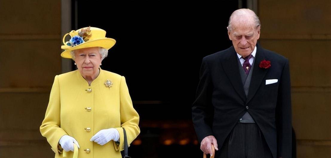 5斤,丈夫跪地宣誓忠诚,相伴73年_菲利普_伊丽莎白女王_一生