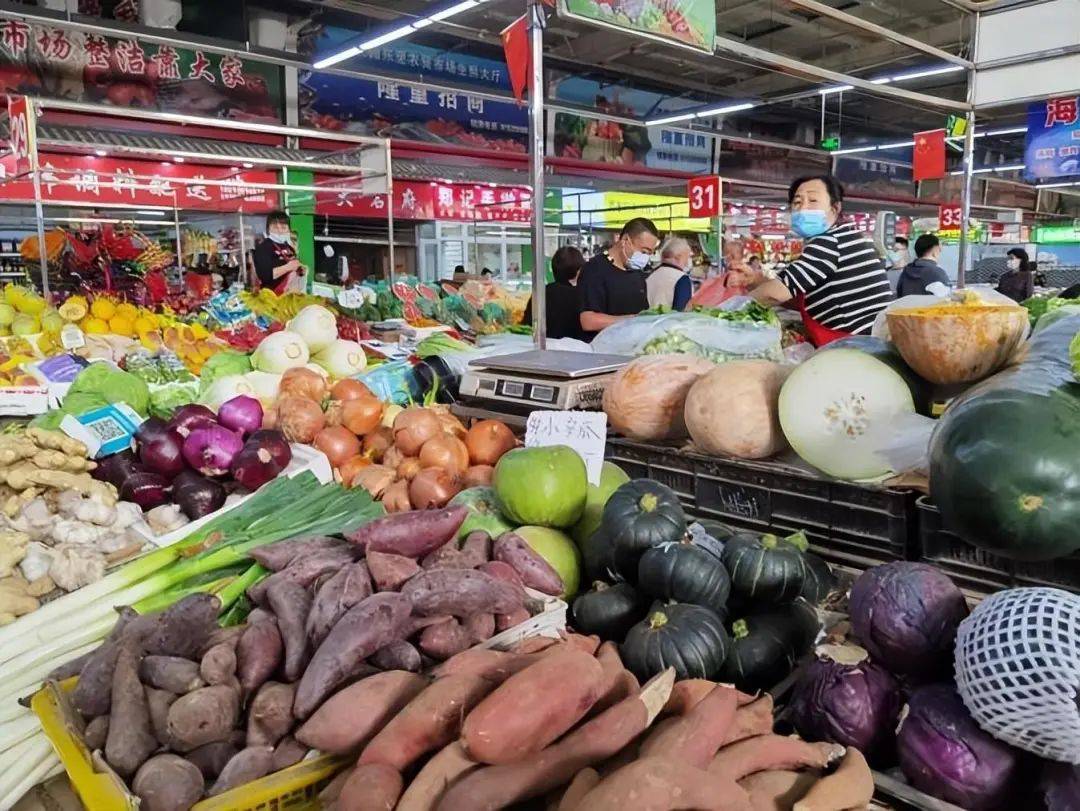 河南男子去菜市场买鸡,回家煲鸡汤时,竟在鸡肉中发现价值千万缠丝玛瑙
