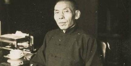 此人才是上海滩真正的帮会大佬,身兼三帮老大,黄金荣是他徒孙