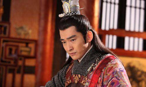 罗成和伍云召死战,能否以下克上?从伍天锡和李元霸交手可以看出