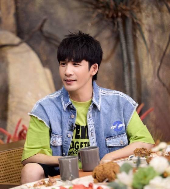 魏大勋退出;第三季和第四季,谢依霖因为家庭原因无法参加,张国伟也有