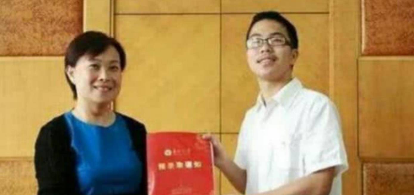 东南大学率先与他商讨,提出全免学费并额外补贴的条件.