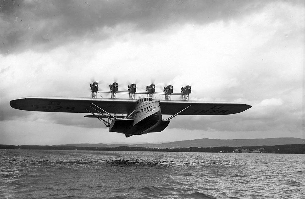 世界上第一架飞艇图片