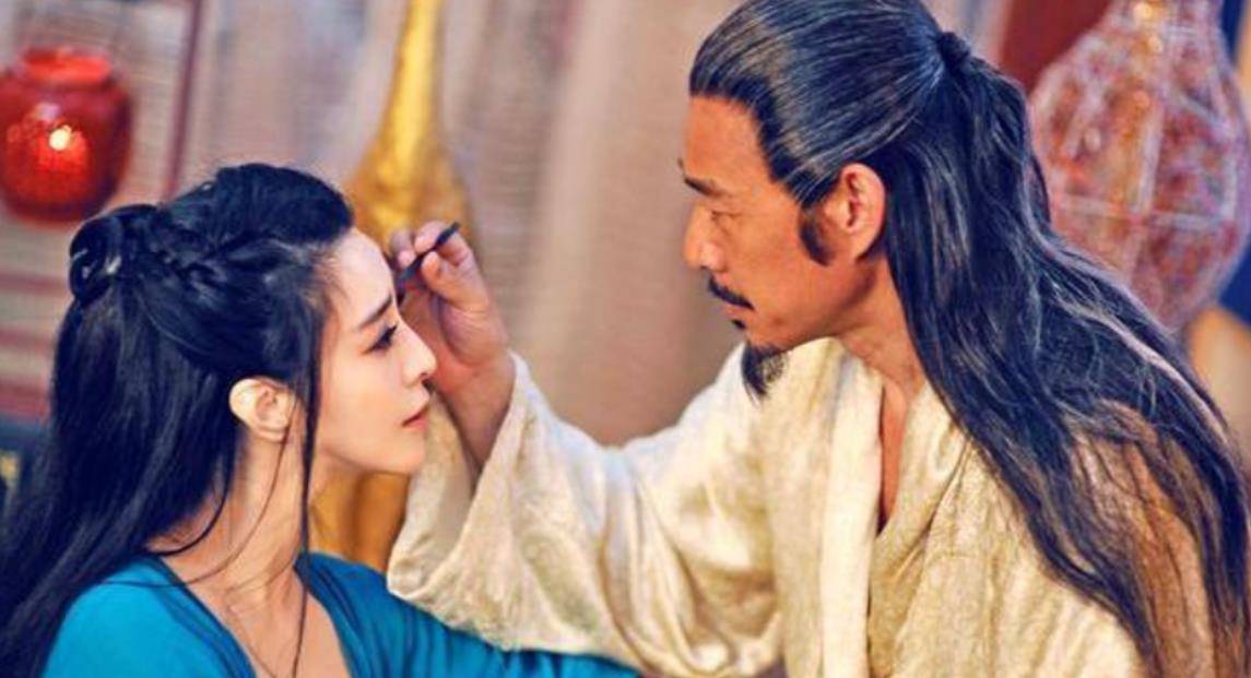 狄仁杰劝武则天戒色,武则天给他看了2样东西后,狄仁杰哑口无言