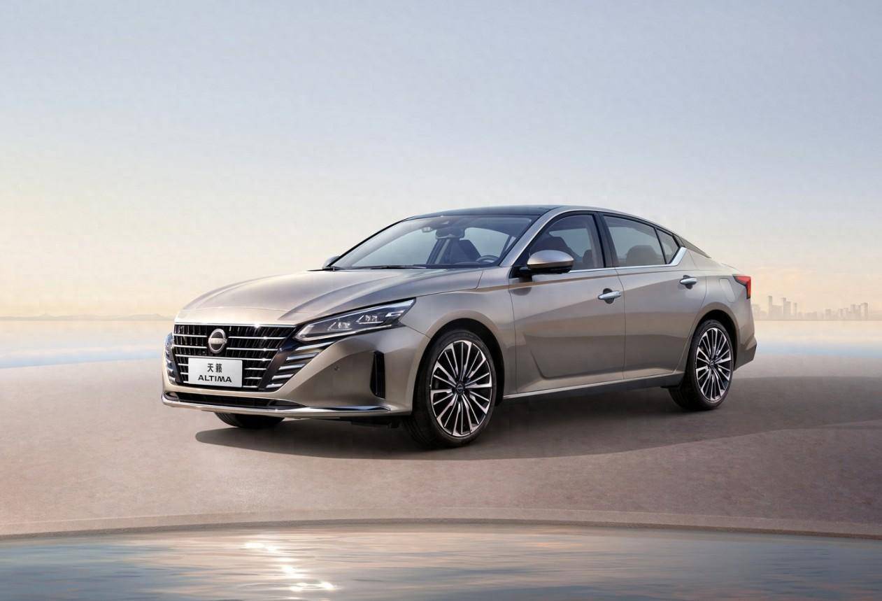 曾为b级车"王者",如今不足15万起售,日产天籁值得抄底吗?