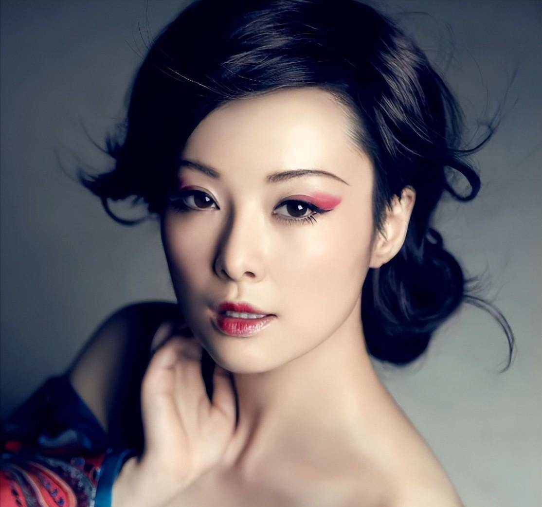 当你看到袁立年轻时的照片,你就知道当年身价300亿的富商徐威,为何能