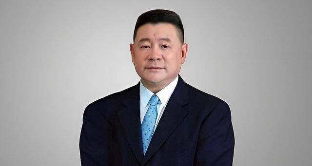 他关闭300家公司套现500亿,举家移民逃往英国,刘銮雄现状如何