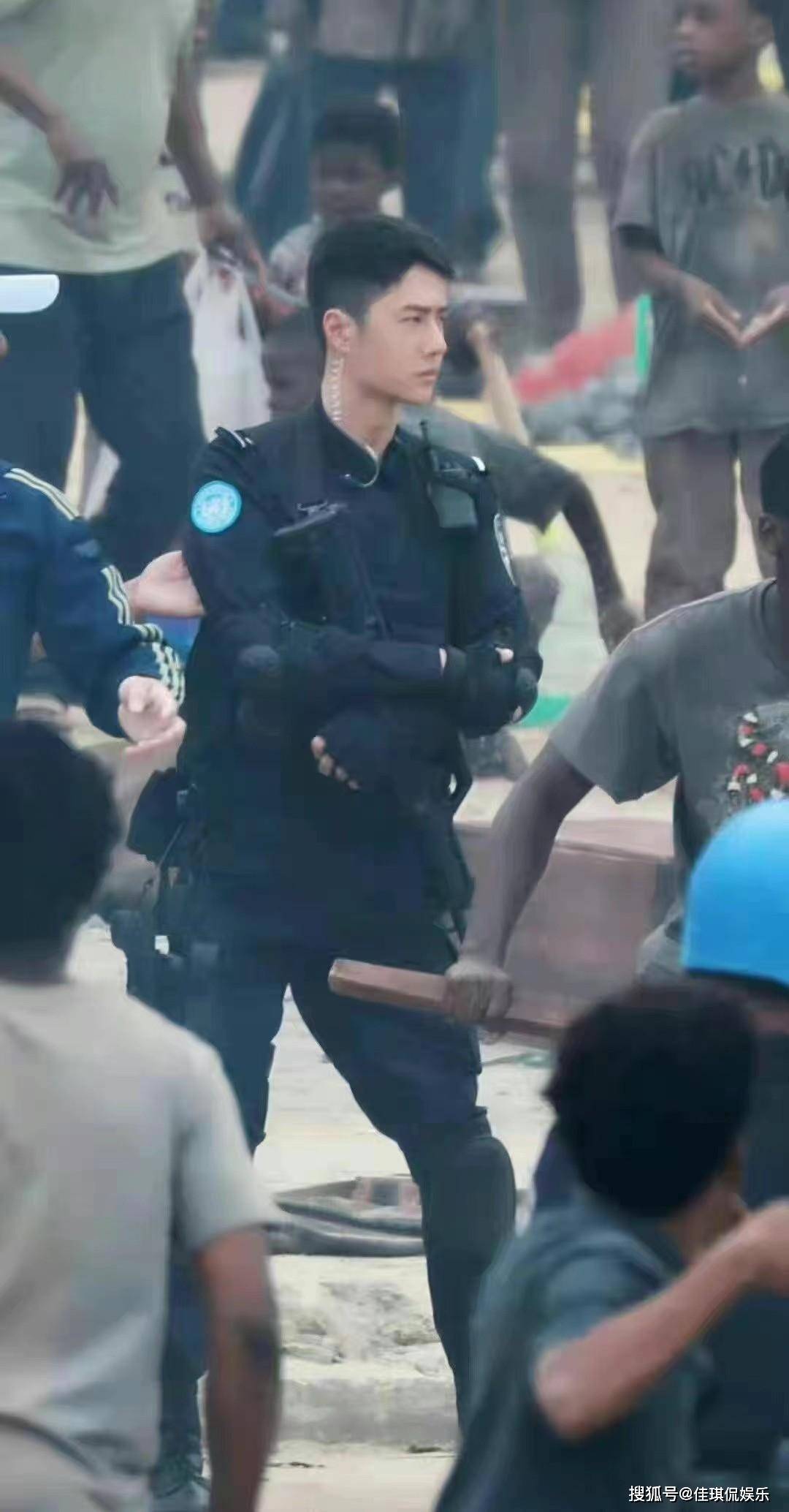 今非昔比近期举办的巴黎时装周同时邀请了肖战和王一博